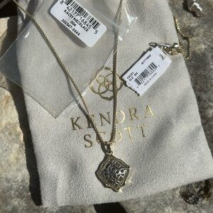 Kendra Scott necklace